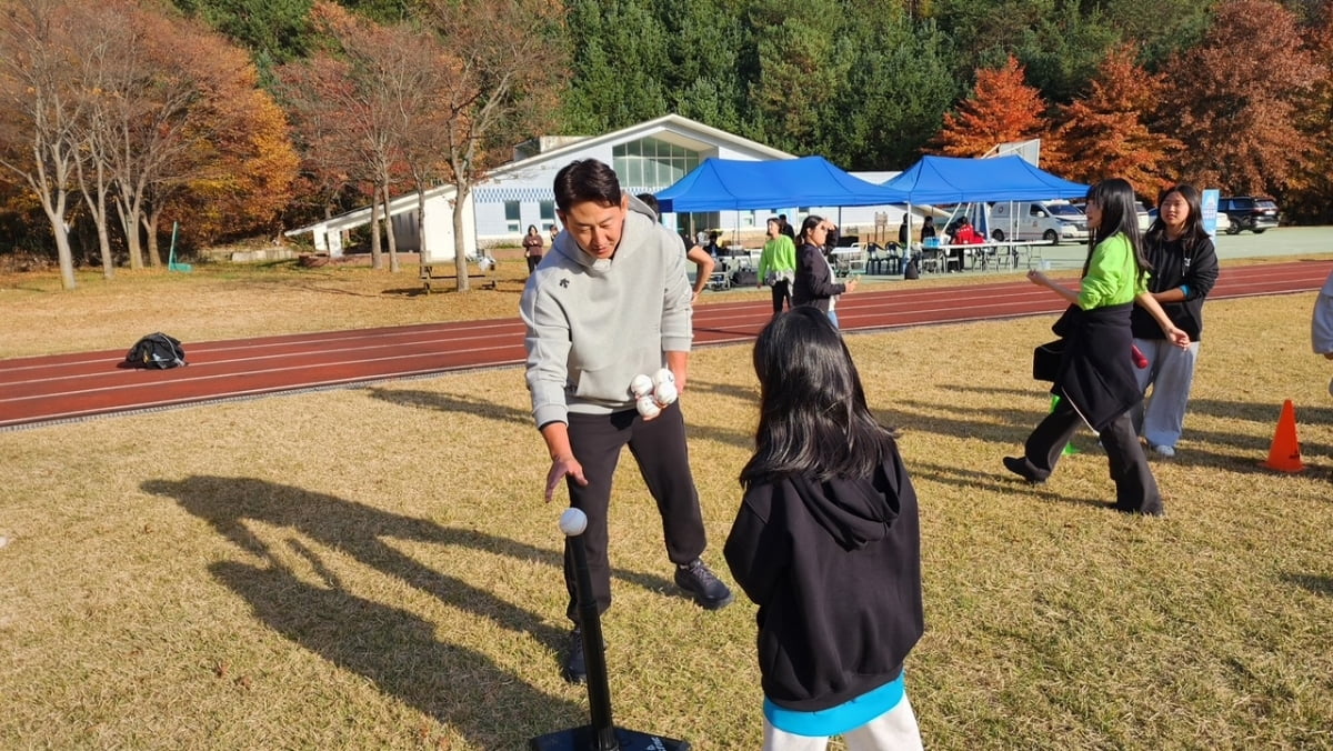 日乒一哥3-0横扫队友晋级：下轮战卡尔伯格 张本智和握拳怒吼