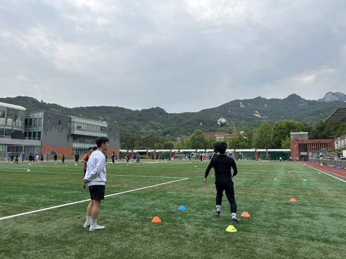 亚历山大32+8+6+5断雷霆力克火箭晋级决赛，将和雄鹿争冠