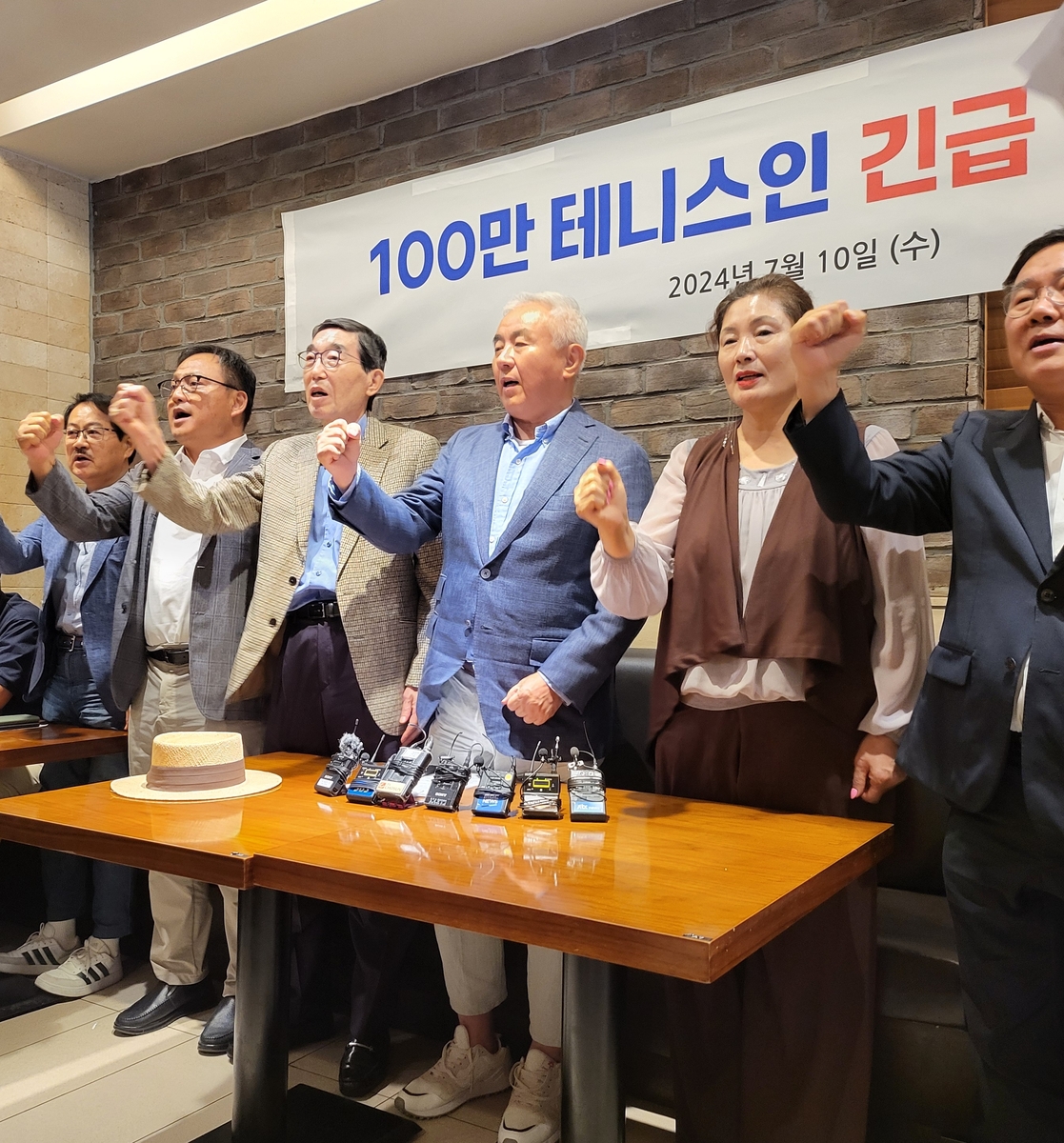 意媒：道格拉斯-路易斯身体轻微不适，保险起见将缺战意杯