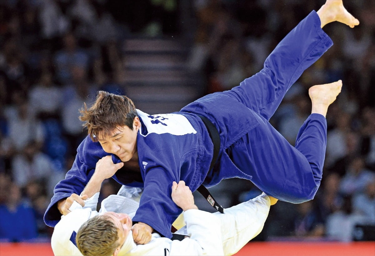 ✅Shams：尼克斯与双向合同球员胡克波尔蒂签下一份正式合同