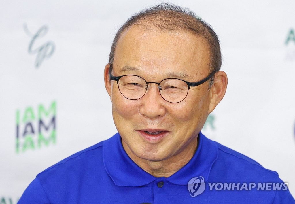 欧冠半决赛前莱万训练迟到？佩德里：照样得被弗里克放板凳上