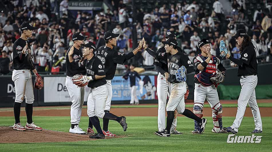 奥尔莫小角度凌空爆射破门！巴萨3-0领先