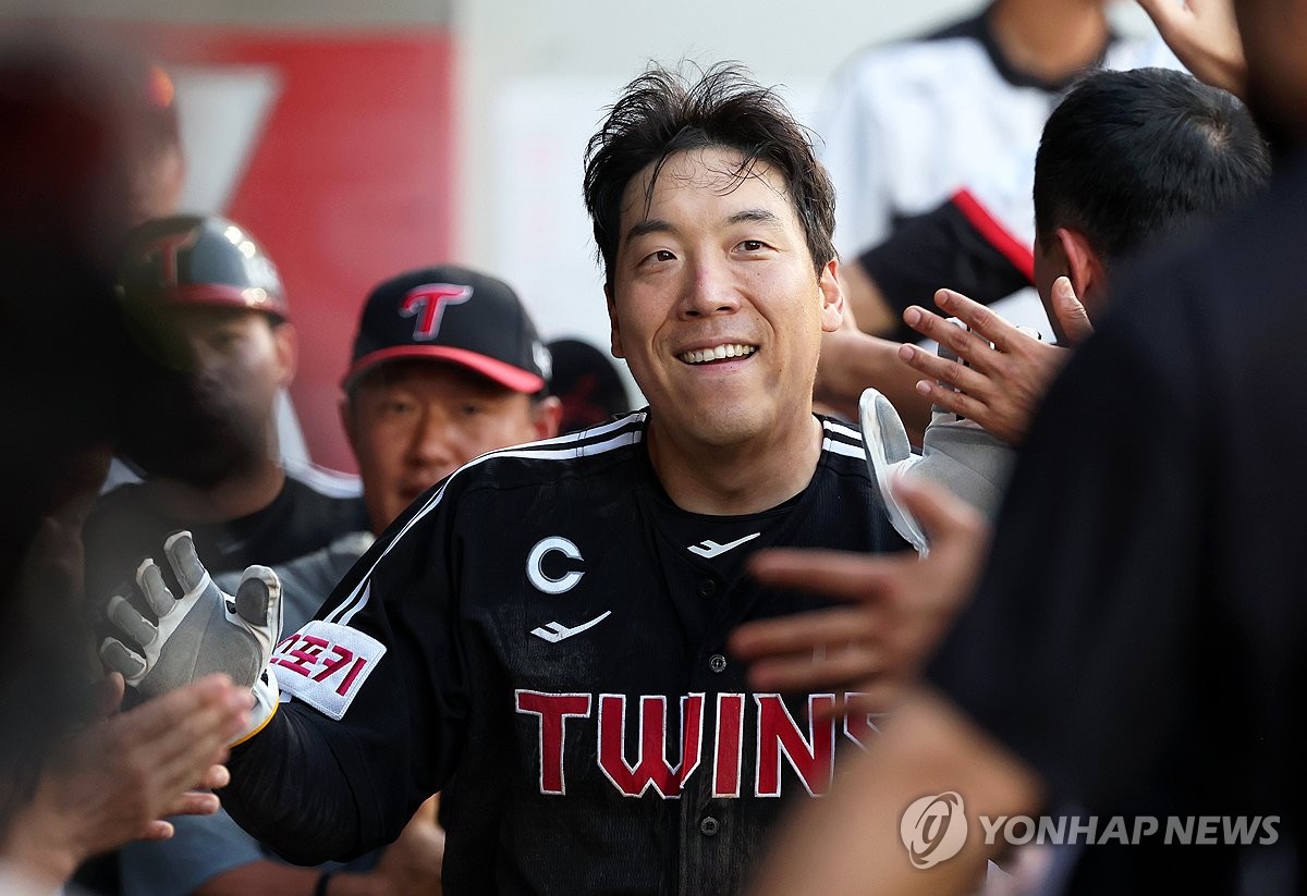 ⚽英超战报：马丁内利传射 特罗萨德双响+补时绝杀 阿森纳主场4-2莱斯特城